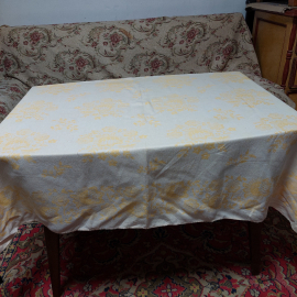 Скатерть на стол, полулен, 140х166см. Имеются небольшие повреждения ткани. СССР.