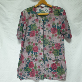 Блузка женская с коротким рукавом, на пуговицах, размер 54. Новая.