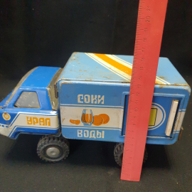 Машинка игрушечная "Урал, Соки-воды", металл. СССР. Картинка 12