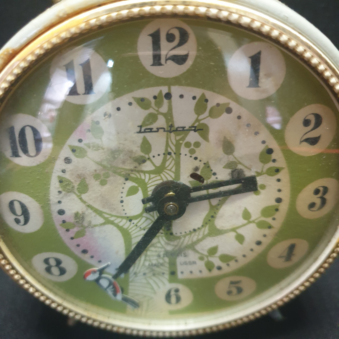 Часы-будильник "Янтарь", 4 камня, требуют ремонта. СССР. Картинка 2