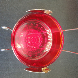 Ваза-конфетница на подставке, цветное стекло, есть сколы (см фото). СССР. Картинка 3