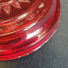 Ваза-конфетница на подставке, цветное стекло, есть сколы (см фото). СССР. Картинка 5