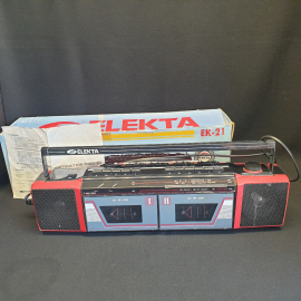 Магнитофон двухкассетный Elekta EK-21, включается, не крутит кассету, в коробке