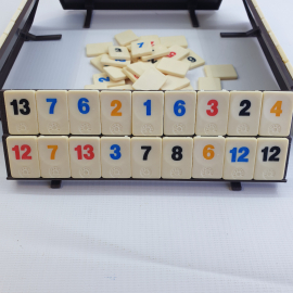 Настольная игра с правилами "Rummikub", отсутствует ножка крепления одного из полей для игры. Картинка 5