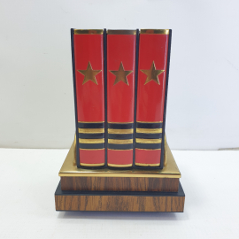 Сувенирная музыкальная сигаретница в виде книжной полки, механизм не работает, СССР