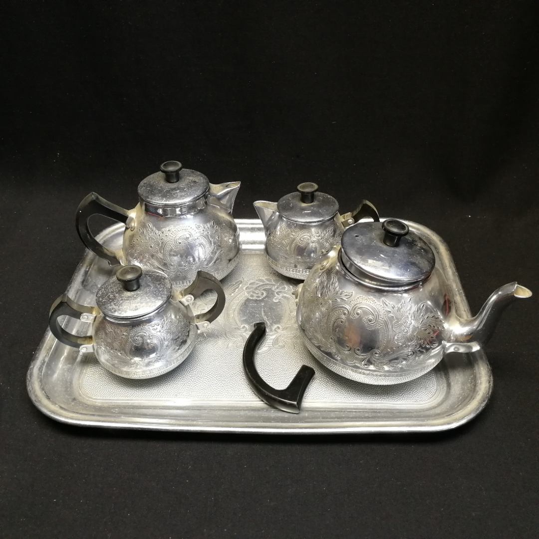 Сервиз чайно-кофейный из алюминиевого сплава на подносе, 1960-е г.г.. Картинка 1