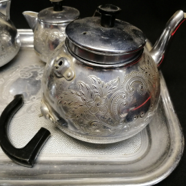 Сервиз чайно-кофейный из алюминиевого сплава на подносе, сломана ручка. Винтаж, СССР.. Картинка 3