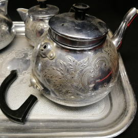 Сервиз чайно-кофейный из алюминиевого сплава на подносе, 1960-е г.г.. Картинка 3