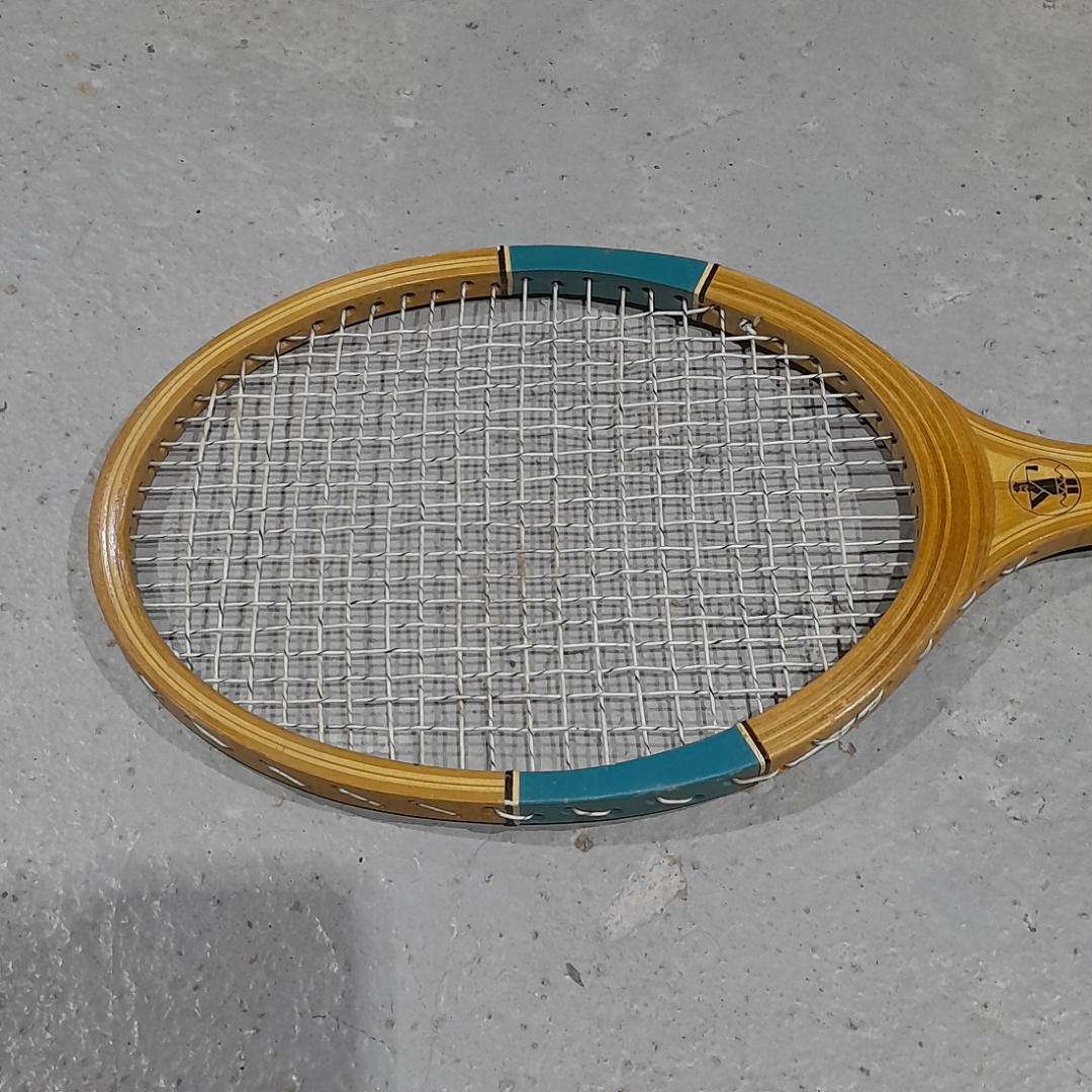 Теннисная ракетка деревянная. Картинка 4