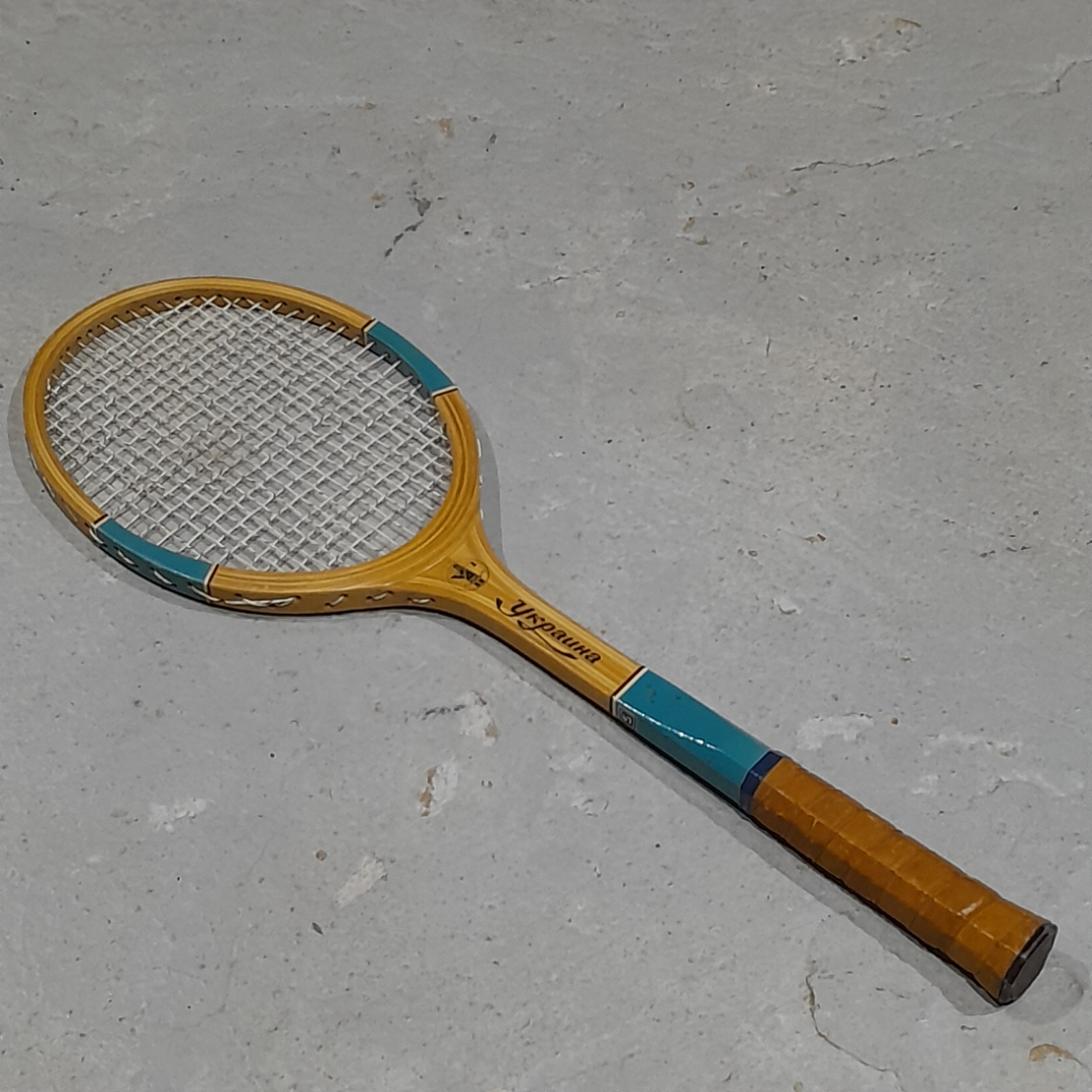 Теннисная ракетка деревянная. Картинка 7