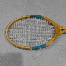 Теннисная ракетка деревянная. Картинка 4