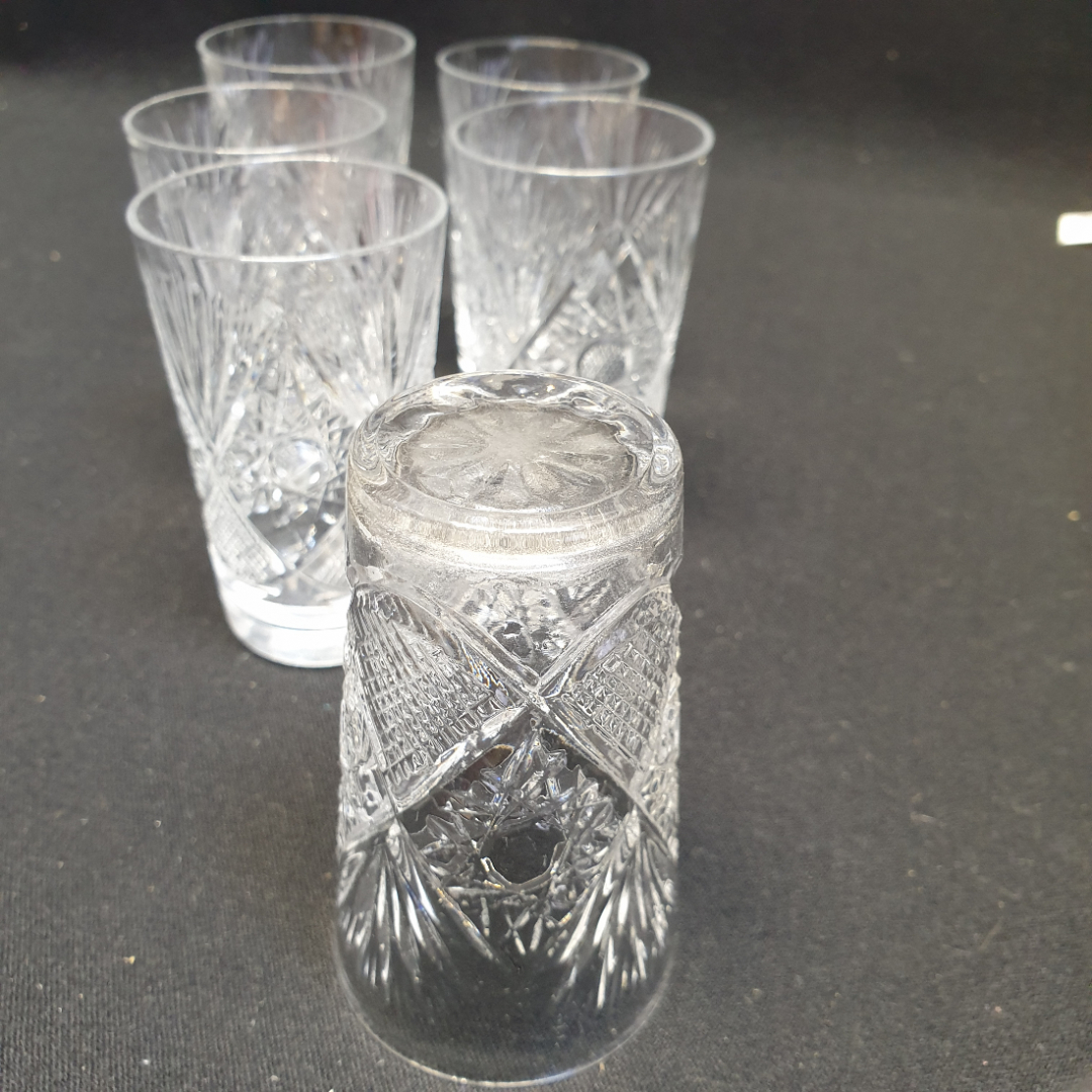 Набор хрустальных стаканов, высота 8 см, 6 штук, литьё, СССР. Картинка 4