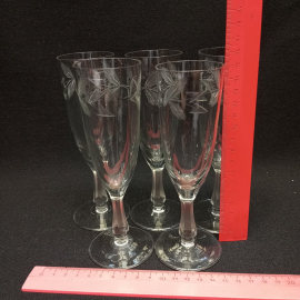 Набор стеклянных бокалов для шампанского, резные узоры, 5 штук. Высота 16,5 см. СССР. Картинка 4
