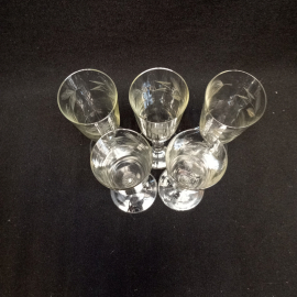 Набор стеклянных бокалов для шампанского, резные узоры, 5 штук. Высота 16,5 см. СССР. Картинка 5