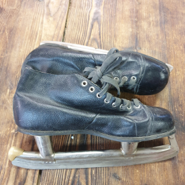 Коньки хоккейные на шнуровке, кожа, черные, Свердловск ,  размер 42, ржавчина, СССР