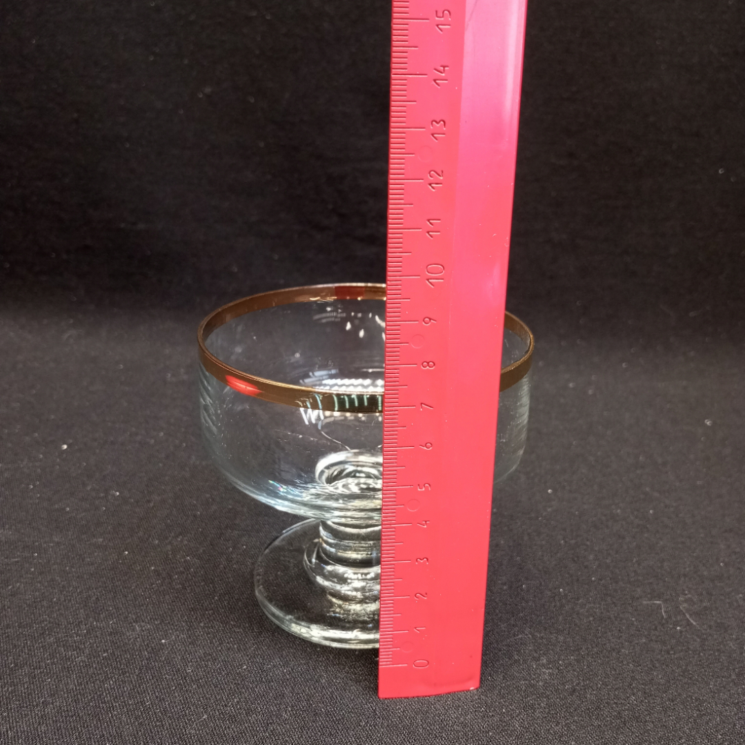 Креманка стеклянная с золотистой каймой, диаметр 9 см. СССР. Картинка 6