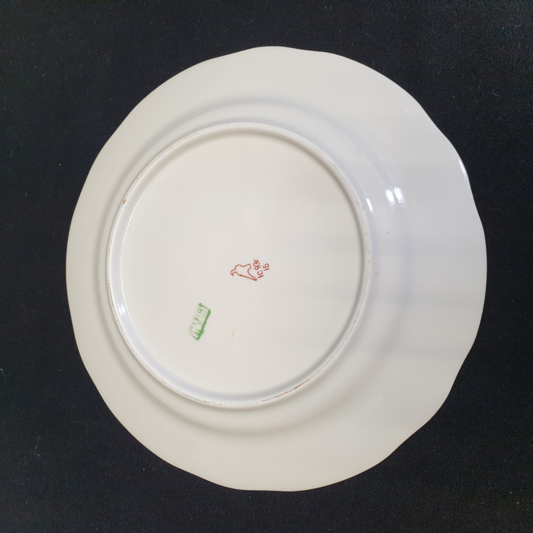 Тарелка сервировочная "Полевые цветы" с волнистым краем, диаметр 24 см, фарфор, деколь, Дулёво. Картинка 4