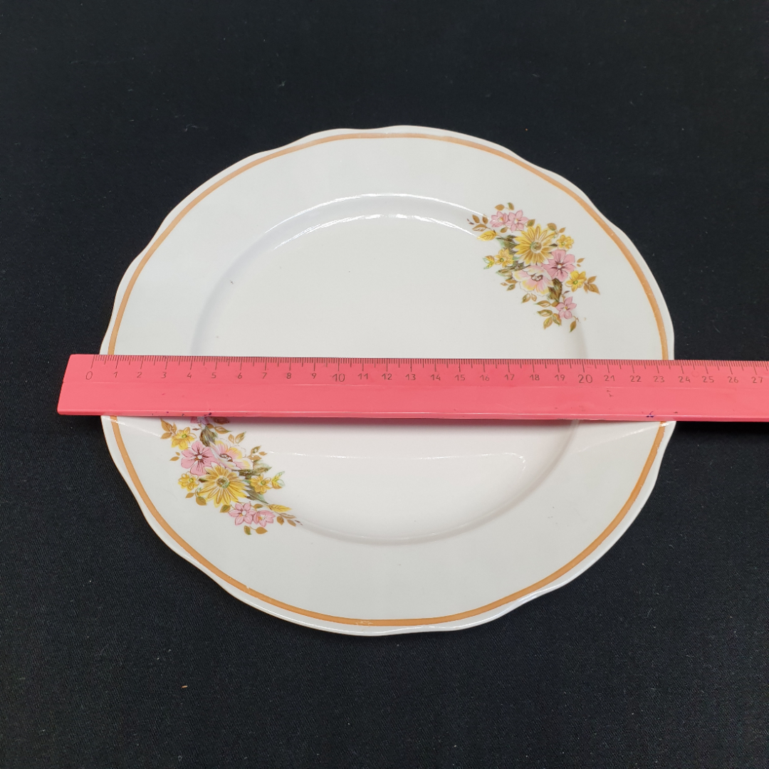 Тарелка сервировочная "Полевые цветы" с волнистым краем, диаметр 24 см, фарфор, деколь, Дулёво. Картинка 6