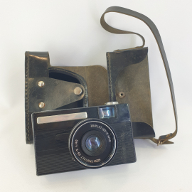 Фотоаппарат "Вилия" в чехле с объективом "Триплет-69-3 4/40", затвор не работает, СССР