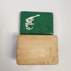 Шкатулка "Ландыши" деревянная с отделкой целлулоид, оббита бархатной бумагой, без замка, СССР. Картинка 4