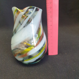 Кувшинчик (ваза) стеклянный разноцветный, гутная техника, высота 13 см, СССР. Картинка 5