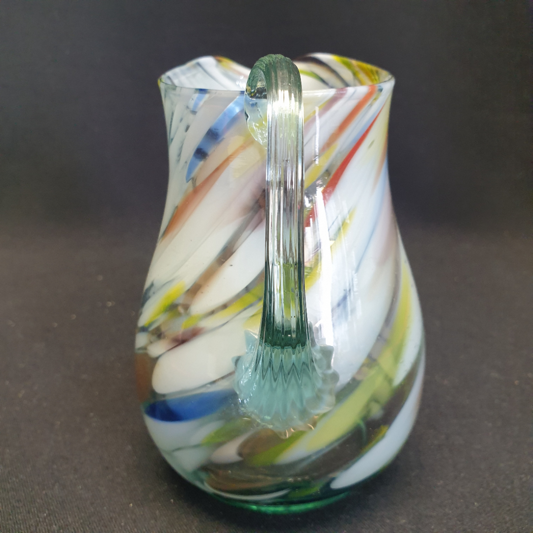 Кувшинчик (ваза) стеклянный разноцветный, гутная техника, высота 13 см, СССР. Картинка 3
