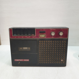 Магнитофон кассетный Парус-302, обрезан провод питания, ручка не держится. СССР
