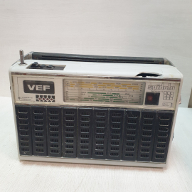 Переносной транзисторный радиоприёмник VEF Spidola 232, работает, отломан пластик на корпусе, СССР