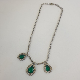 Ожерелье с инкрустированными декоративными зелеными камнями, длина 22см