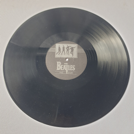 Виниловая пластинка "The Beatles" Past Masters. Могут быть незначительные царапины.. СССР. Картинка 4