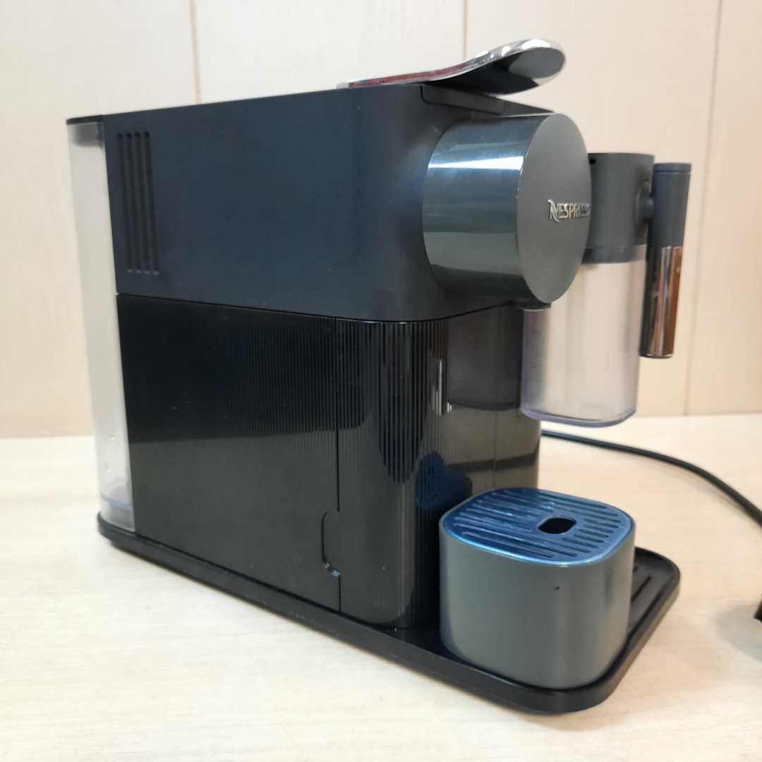 Кофемашина капсульного типа Nespresso DeLonghi EN500+. Картинка 1