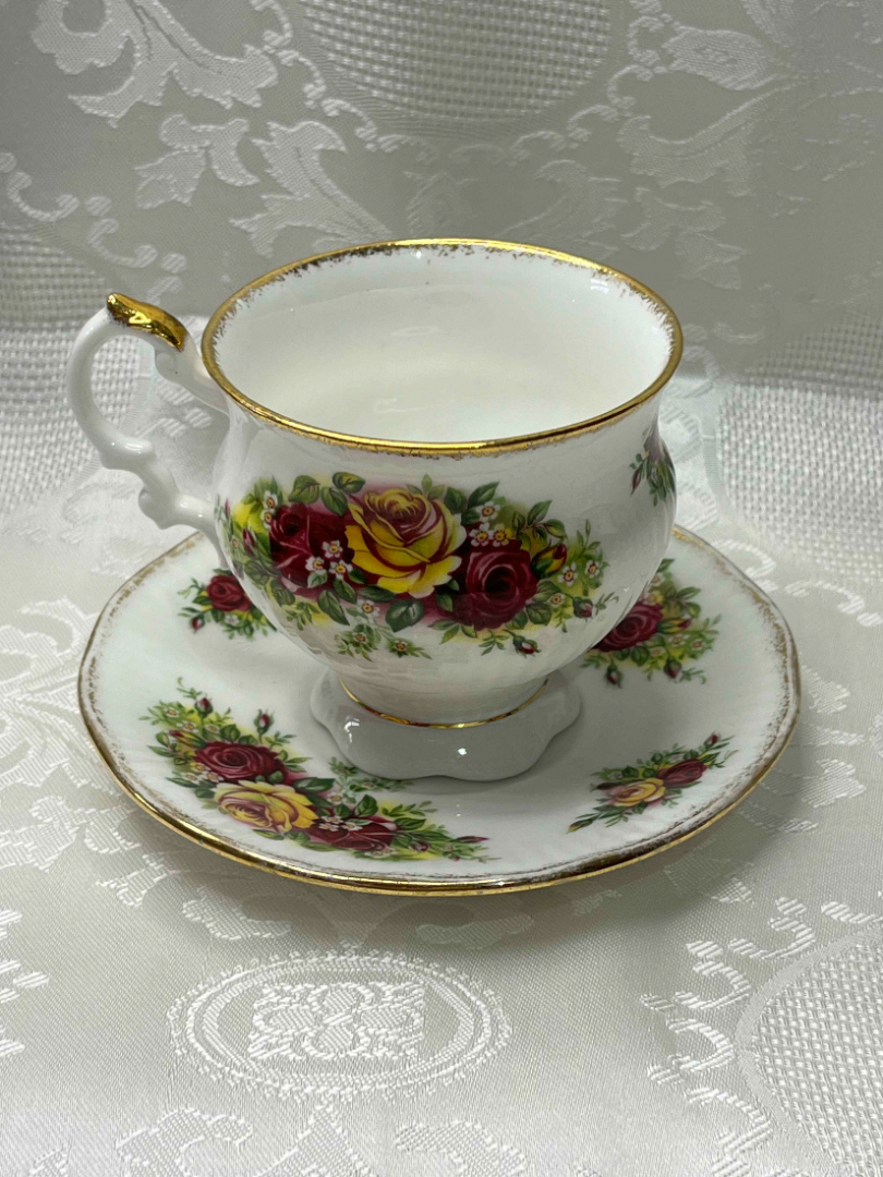 Чайная пара Elizabethan "Английский сад" Англия 1960гг Костяной фарфор, украшена вручную, 200мл. Картинка 1