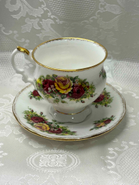 Чайная пара Elizabethan "Английский сад" Англия 1960гг Костяной фарфор, украшена вручную, 200мл
