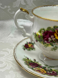 Чайная пара Elizabethan "Английский сад" Англия 1960гг Костяной фарфор, украшена вручную, 200мл. Картинка 3