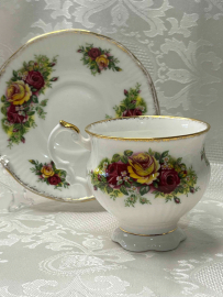 Чайная пара Elizabethan "Английский сад" Англия 1960гг Костяной фарфор, украшена вручную, 200мл. Картинка 4