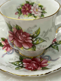 Чайная пара "Свадебные букеты, Камелия" Англия 1963гг Paragon. Костяной фарфор, деколь, 150мл. Картинка 3