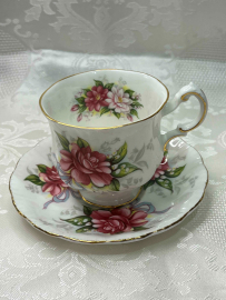 Чайная пара "Свадебные букеты, Камелия" Англия 1963гг Paragon. Костяной фарфор, деколь, 150мл