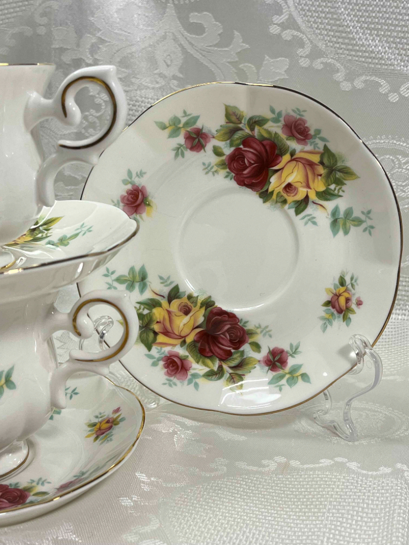 Чайная пара "Мадлен" Англия 1970гг Royal Canterbury. Костяной фарфор, цветочная деколь, 180мл. Картинка 3