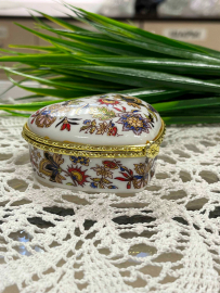 Шкатулка Limoge France, форма сердца, фарфор с деколью, метал окантовка и замок, без маркировки. Картинка 3
