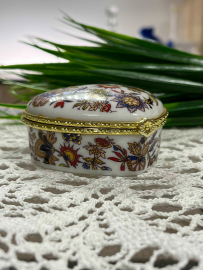 Шкатулка Limoge France, форма сердца, фарфор с деколью, метал окантовка и замок, без маркировки. Картинка 5
