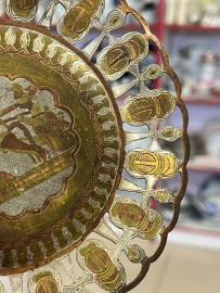 Декоративная тарелка, металл с резными краями, гравировка, винтаж. Картинка 4