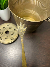 Ведро для льда с щипцами, Европа, латунь с серебрением, «Silver Plated», винтаж. Картинка 2