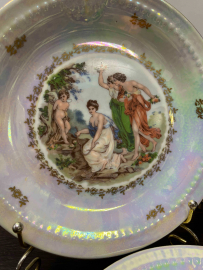 Тарелка "Мадонна" Colditz Porzellan Германия. Тонкий рельефный фарфор, деколь, перламутр, позолота.. Картинка 2