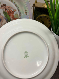 Тарелка "Мадонна" Colditz Porzellan Германия. Тонкий рельефный фарфор, деколь, перламутр, позолота.. Картинка 4