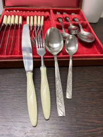 Набор столовых приборов в кофре. Вилки и ножи с карболитовыми ручками. Нерж сталь. Цена за 24пр. Картинка 2