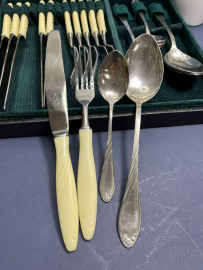 Набор столовых приборов из нерж. стали в кофре. Вилки и ножи с карболит ручками. Цена за 24пр. Картинка 3