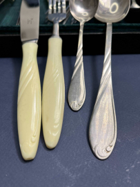 Набор столовых приборов из нерж. стали в кофре. Вилки и ножи с карболит ручками. Цена за 24пр. Картинка 4