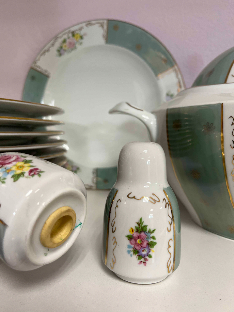 Столовый сервиз Румыния 1970гг на 12 персон. Фарфор, деколь, позолота. Цена за 45пр. Картинка 4