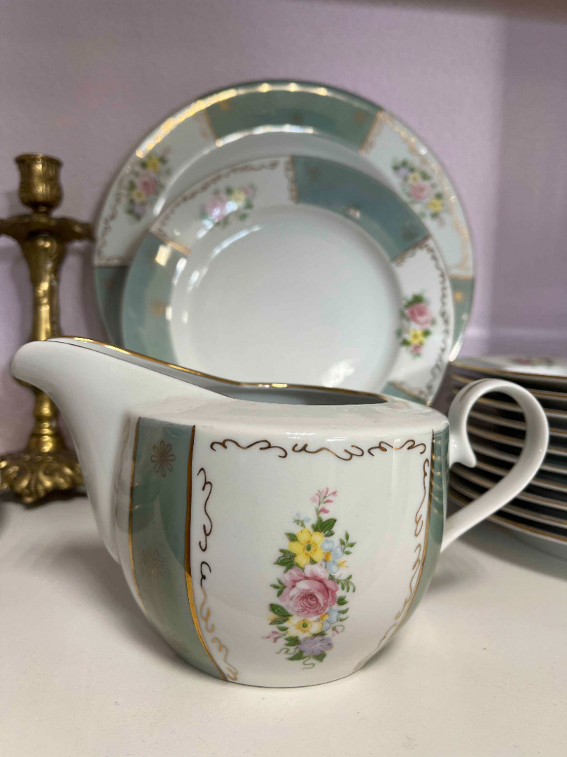 Столовый сервиз Румыния 1970гг на 12 персон. Фарфор, деколь, позолота. Цена за 45пр. Картинка 5