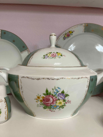 Столовый сервиз Румыния 1970гг на 12 персон. Фарфор, деколь, позолота. Цена за 45пр. Картинка 2